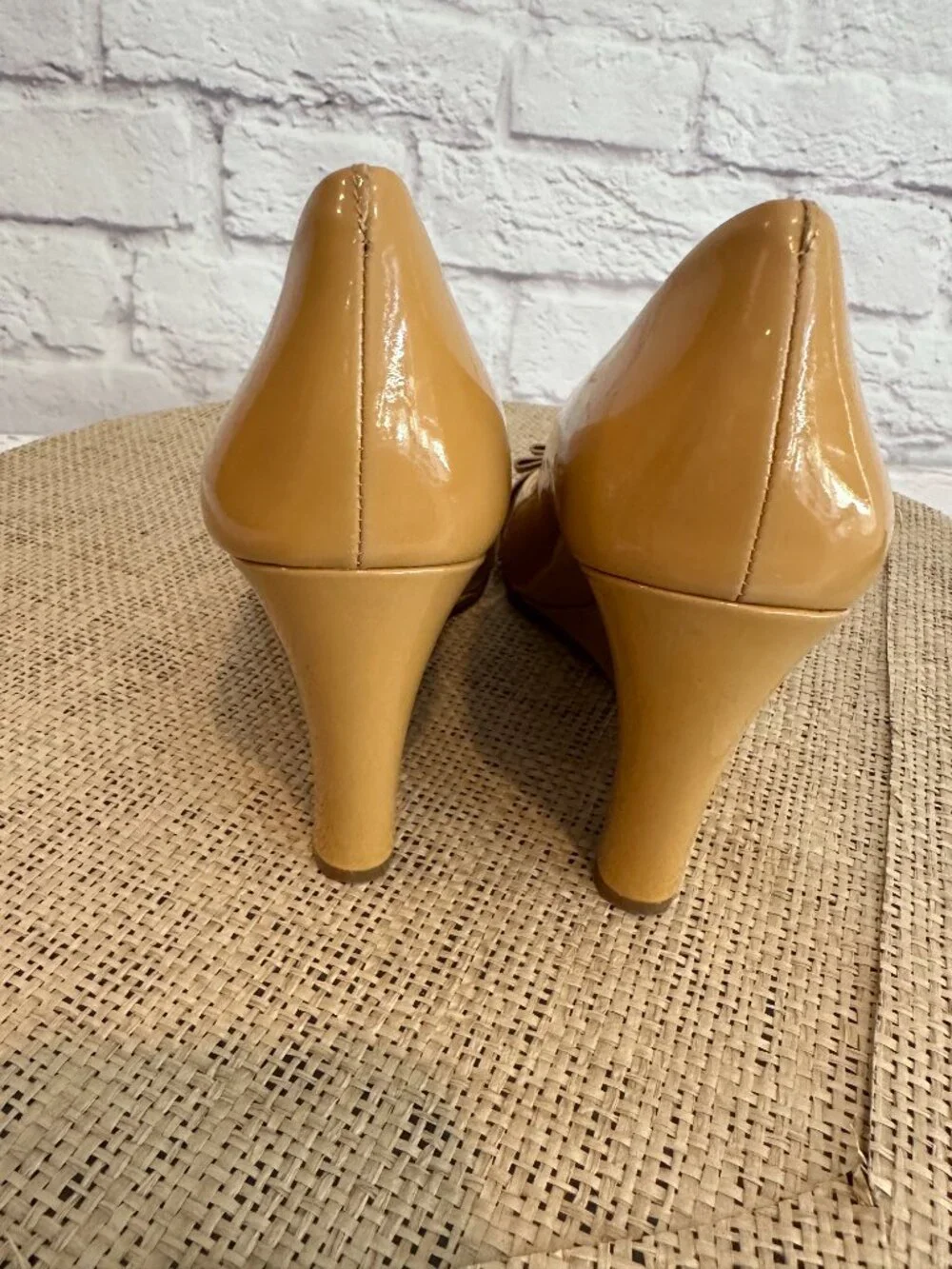 Tory Burch TRUDY gold yellow Patent Leather Wedge Pumps Bow size 9 - Picture 8 of 10